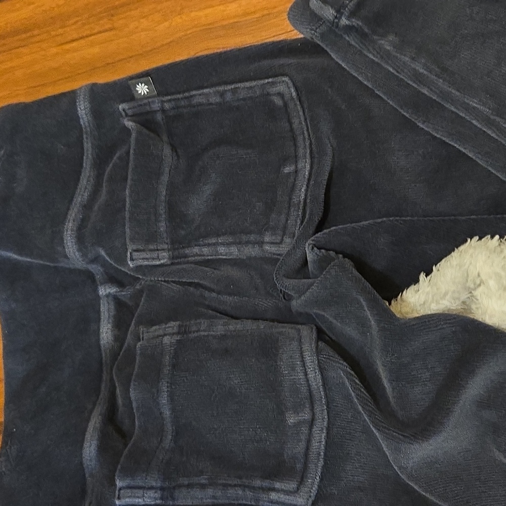 Patagonia Vest And Athleta Girl Leggings - Picture 4 of 5